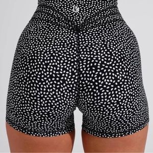 Gently Used Buffbunny Legacy Bike Shorts 4in Onyx Black Boss Print! Size Small!